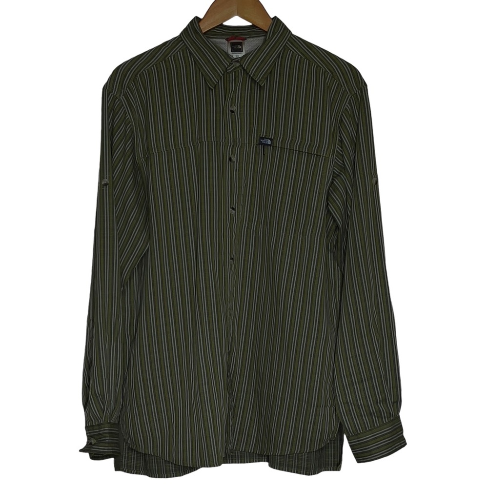 The North Face Size Medium Green Button Down Long Sleeve Shirt